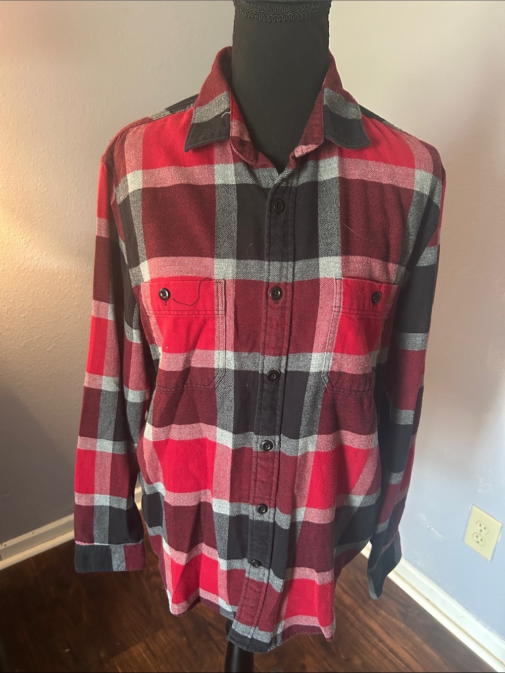 Express Men  Red Plaid Button-Up Shirt - Classic Flannel Style Size Medium